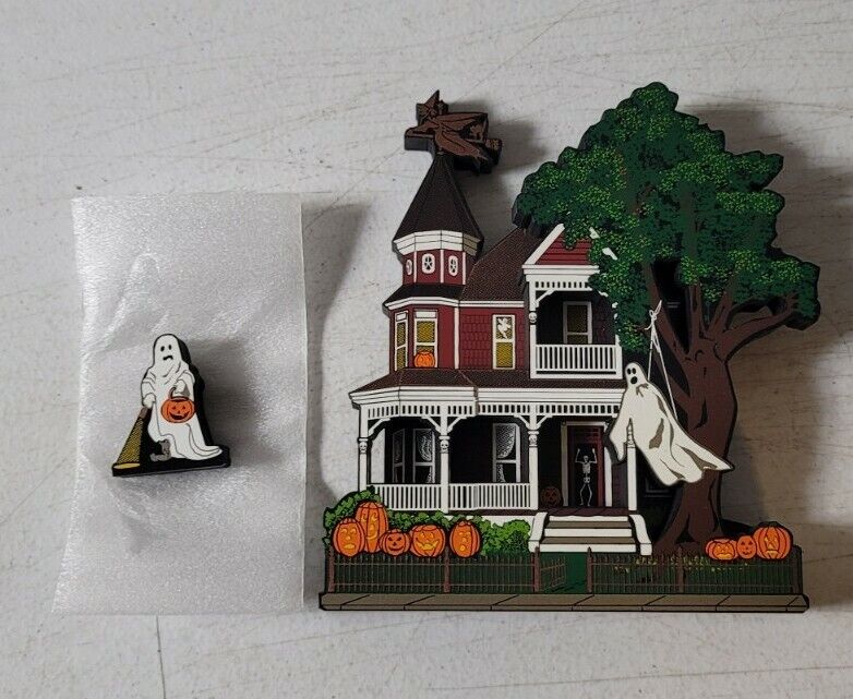 Shelia’s Collectible Victorian Halloween - Made in the USA- 2000 - BOO01 Decor