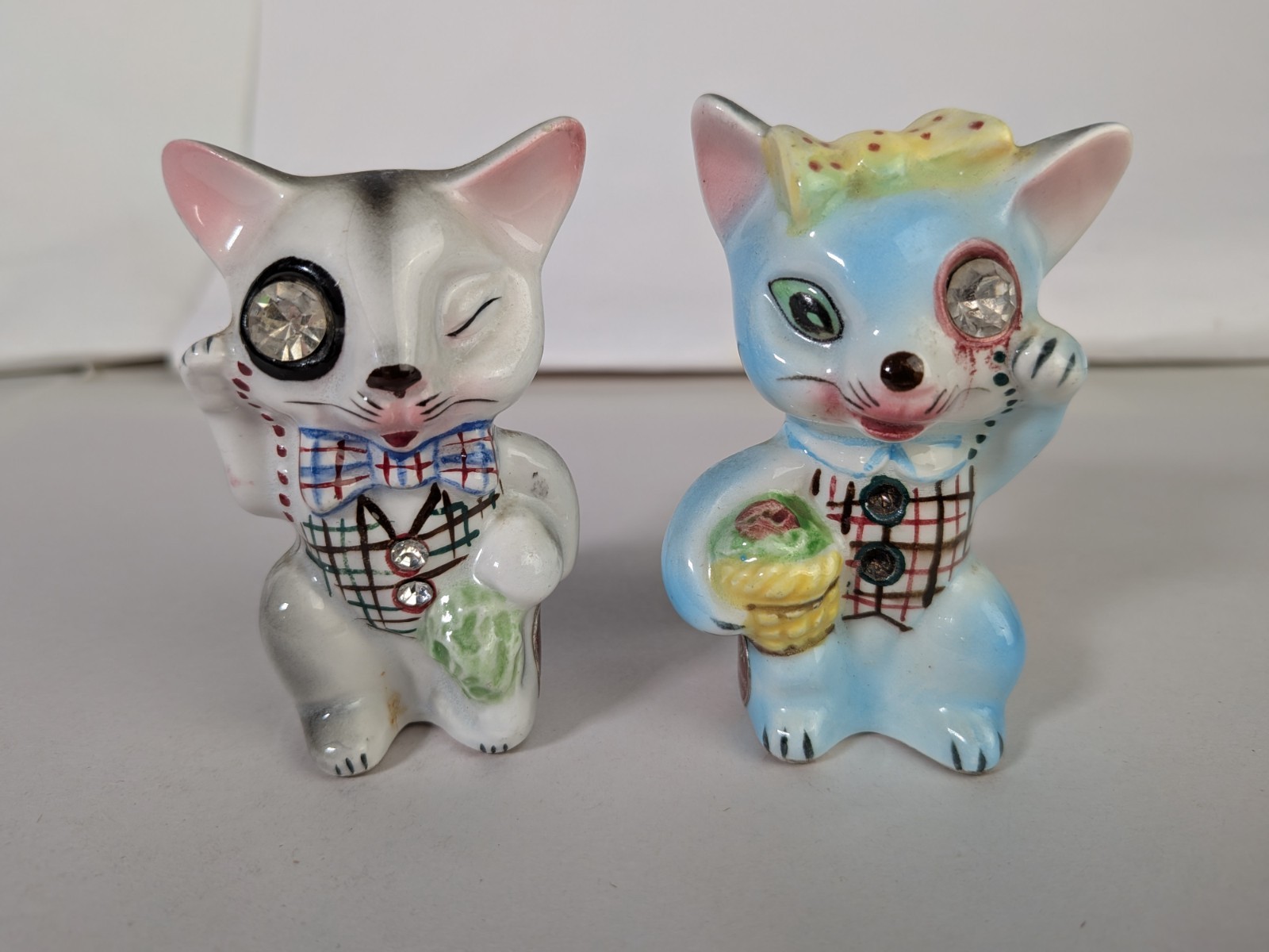 Vintage Kitsch Lefton Cat Detective Gem Eye Anthropomorphic Salt Pepper Shakers Vintage Kitsch Lefton Cat Detective Gem Eye Anthropomorphic Salt Pepper Shakers