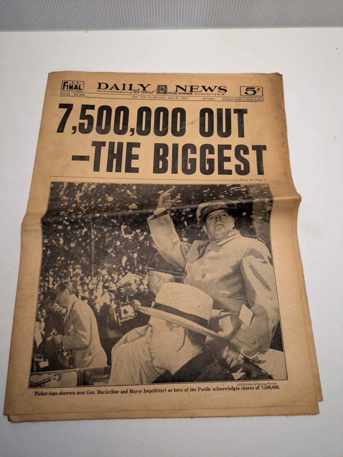 April 21, 1951 Daily News General MacArthur NYC Parade Newspaper Vol 32, #258 April 21, 1951 Daily News General MacArthur NYC Parade Newspaper Vol 32, #258