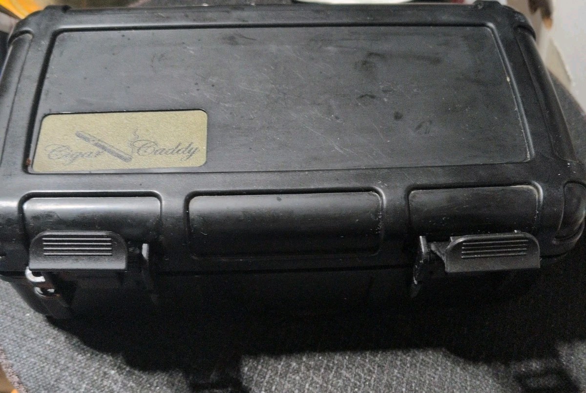 OtterBox~ Cigar Caddy 10 Stick Travel Humidor Waterproof Storage Box, Model 3250 OtterBox~ Cigar Caddy 10 Stick Travel Humidor Waterproof Storage Box, Model 3250