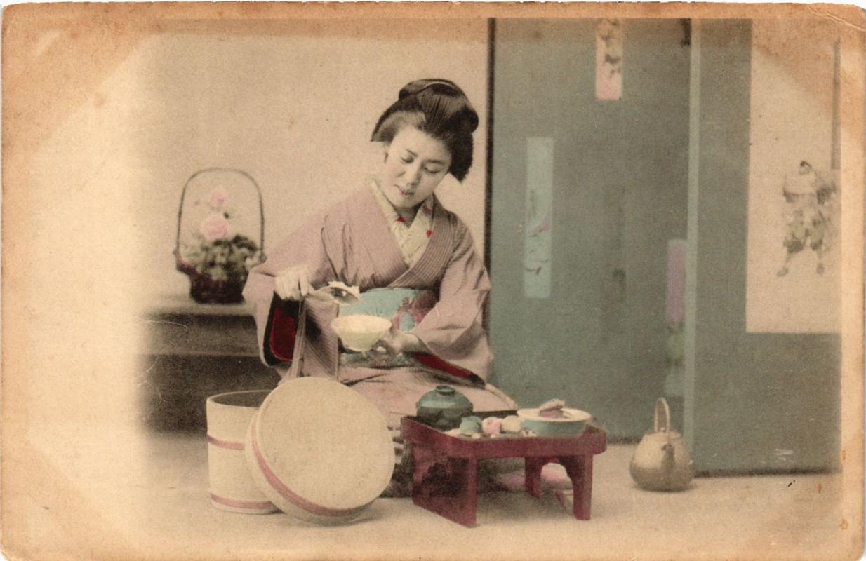 PC CPA geisha girls serving rice JAPAN (a9064) PC CPA geisha girls serving rice JAPAN (a9064)