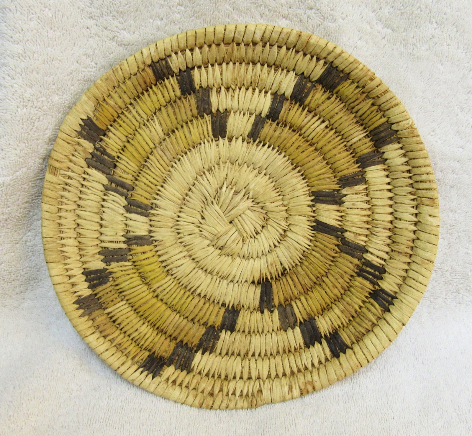 Vintage Papago Tohono O’odham Hand Woven Yucca Bear Grass Basket Plaque Dish