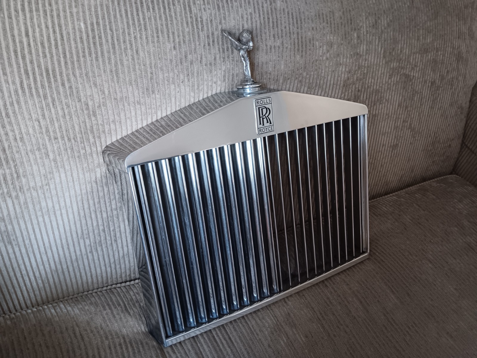 Rolls Royce Silver Shadow II Grille with Spirit of Ecstasy Flying Lady Mascot Rolls Royce Silver Shadow II Grille with Spirit of Ecstasy Flying Lady Mascot