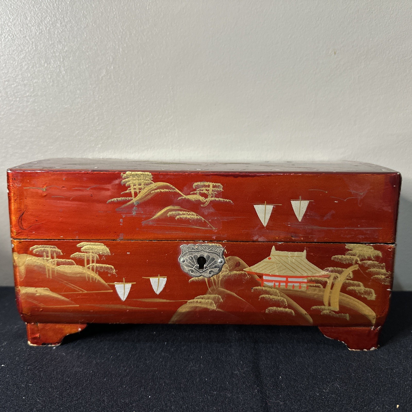 VINTAGE 50-60\'s JAPANESE LACQUER MUSIC BOX DANCING MALE~FEMALE IS MISSING VINTAGE 50-60\'s JAPANESE LACQUER MUSIC BOX DANCING MALE~FEMALE IS MISSING