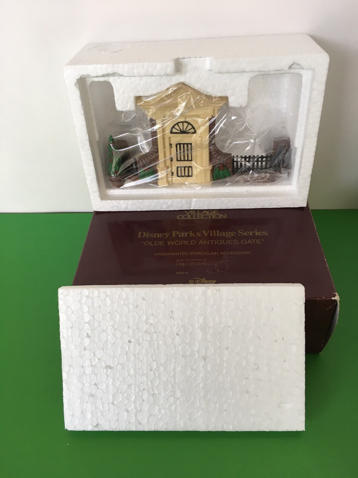 Dept 56 Disney Parks Village Series Olde World Antiques Gate New in Box 5355-4 Dept 56 Disney Parks Village Series Olde World Antiques Gate New in Box 5355-4