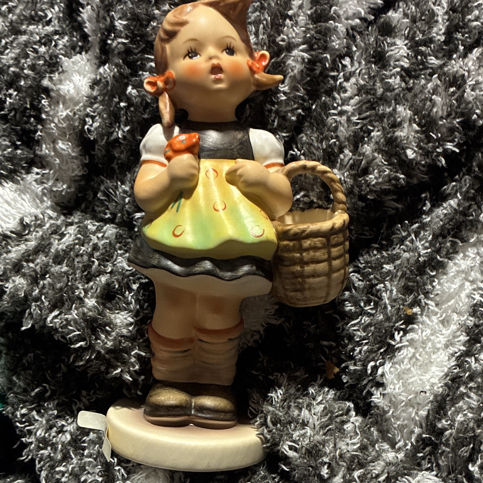 Vintage M.I. Hummel Goebel #98/0 Sister Girl Flower Basket 5.5” W Germany