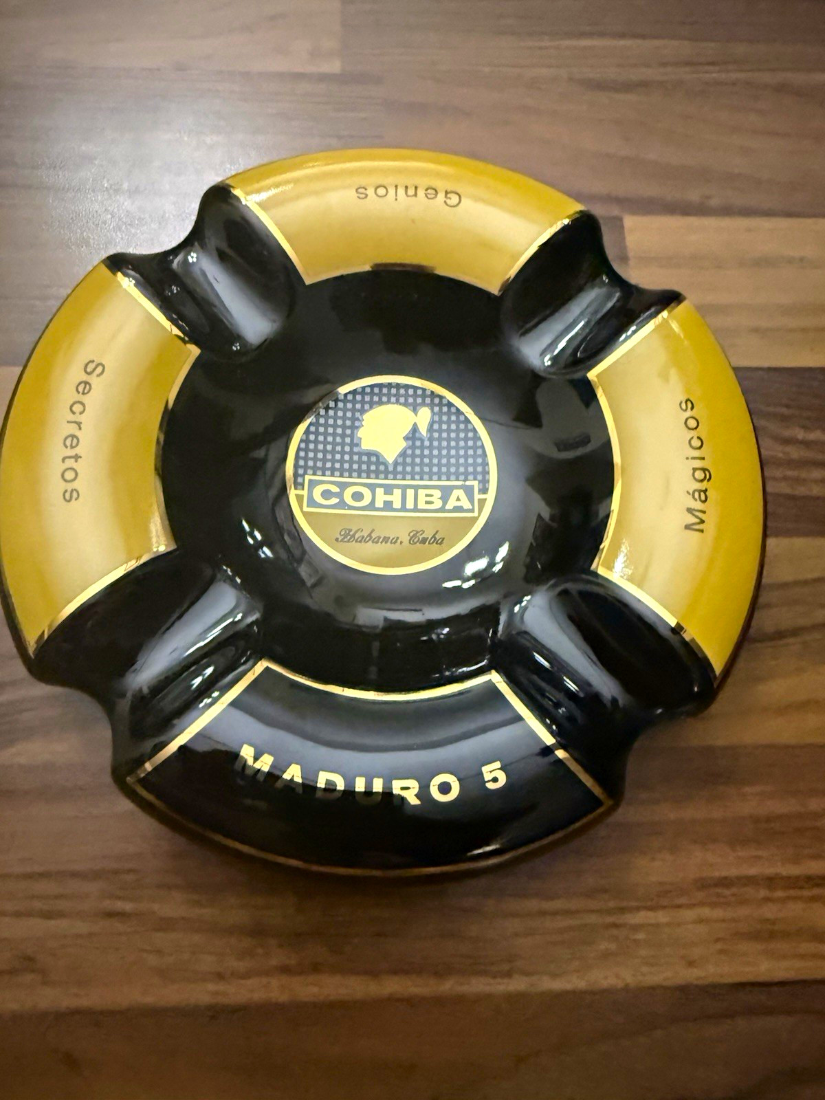 Cohiba Maduro 5 4-Notch Cigar Ashtray Black/Gold Secretos Genios Magicos Cohiba Maduro 5 4-Notch Cigar Ashtray Black/Gold Secretos Genios Magicos