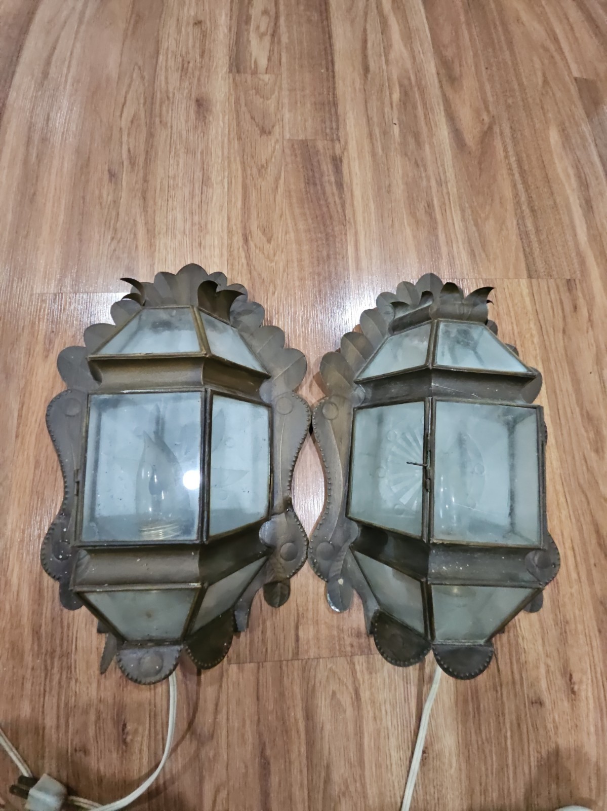 Pair Of Vtg Mexican Tin Wall Sconce circa 1930s SCONCE ELECTRICAL LIGHT Pair Of Vtg Mexican Tin Wall Sconce circa 1930s SCONCE ELECTRICAL LIGHT