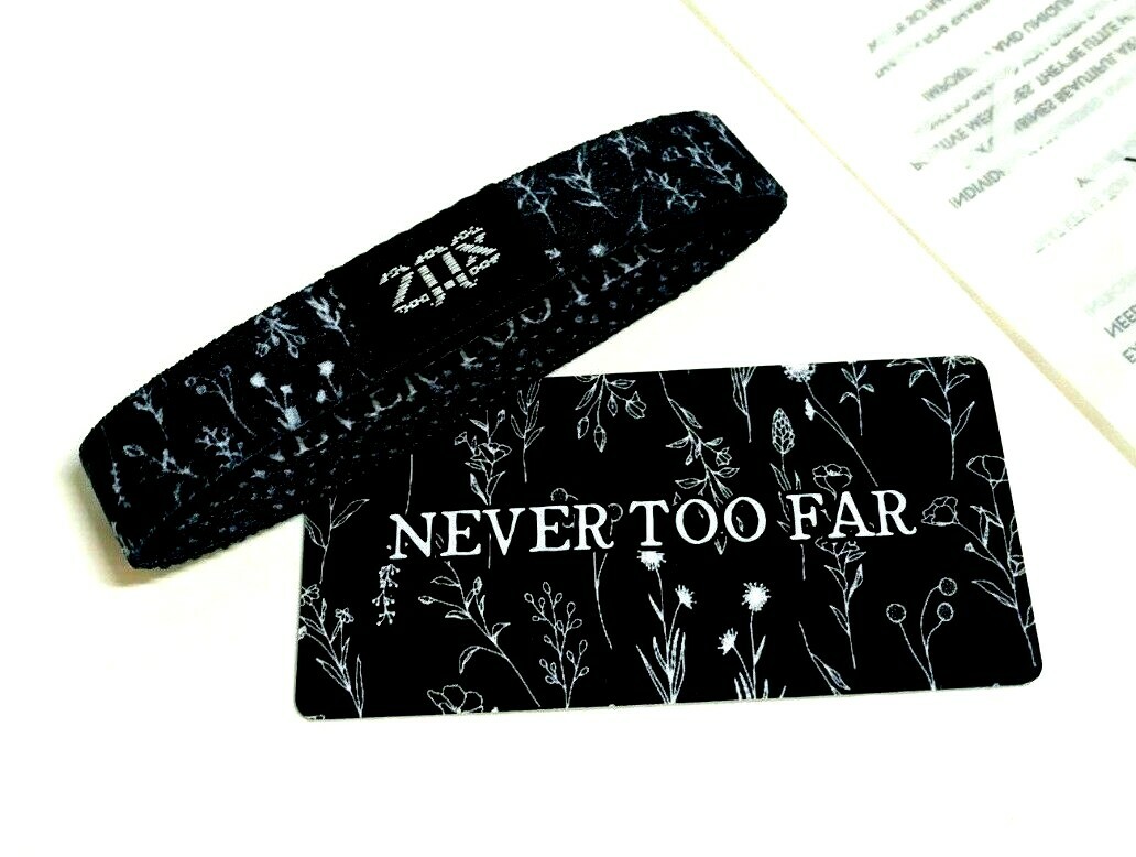ZOX **NEVER TOO FAR** Silver Single Medium Wristband w/Card  NIP