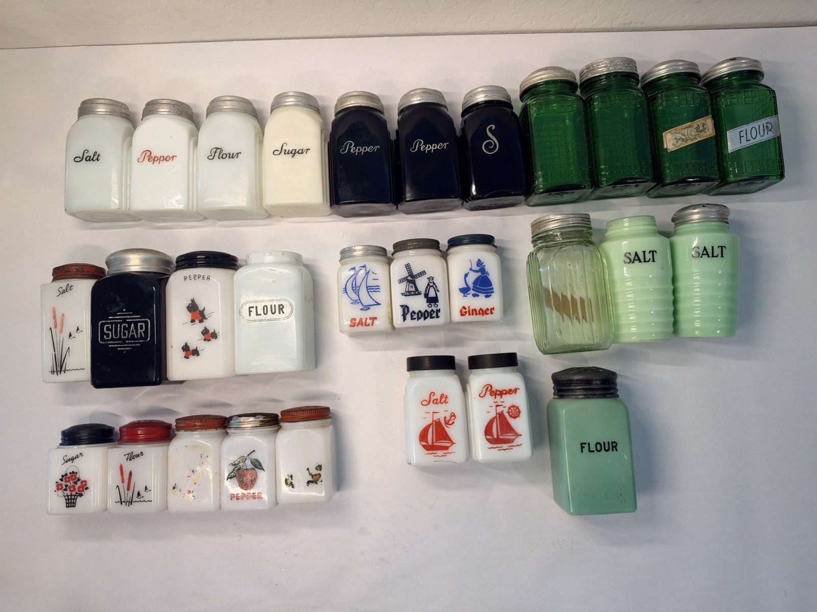 Vintage And Antique Salt, Pepper, And Spice Shakers Art Deco 1900s Vintage And Antique Salt, Pepper, And Spice Shakers Art Deco 1900s