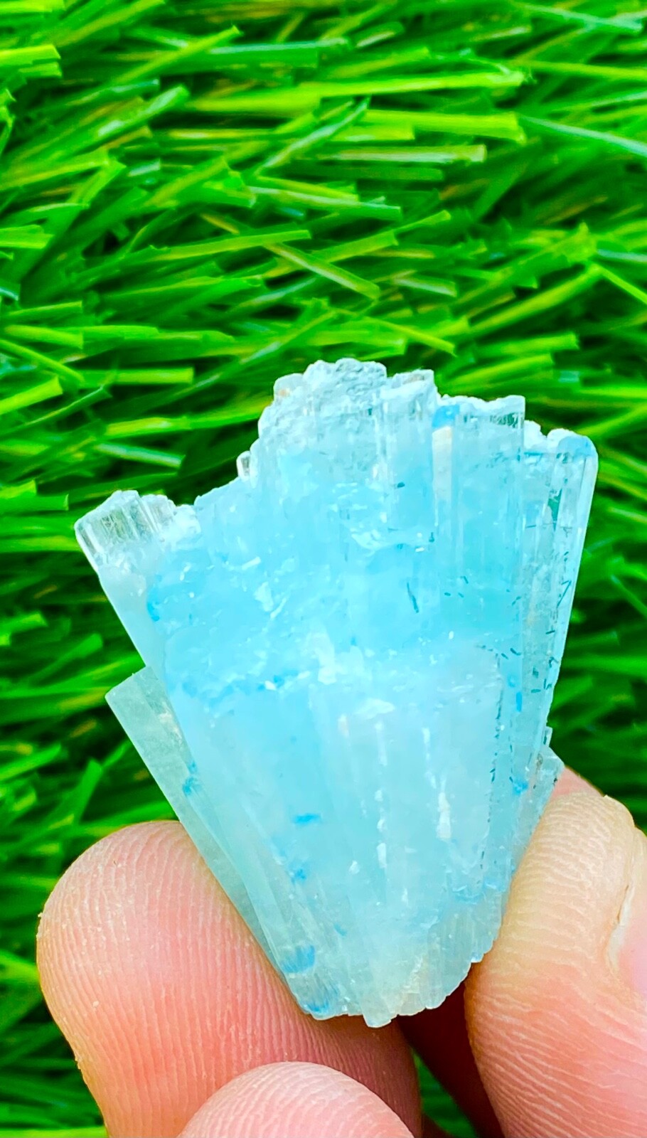 75 carats beautiful top blue cluster aquamarine cluster spray combine with black 75 carats beautiful top blue cluster aquamarine cluster spray combine with black