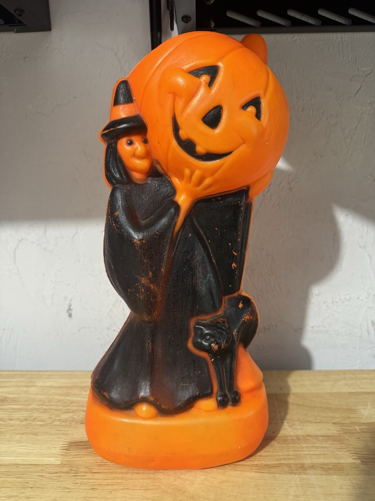 Vintage Empire Lighted Witch Holding Pumpkin Blow Mold 14” Vintage Empire Lighted Witch Holding Pumpkin Blow Mold 14”