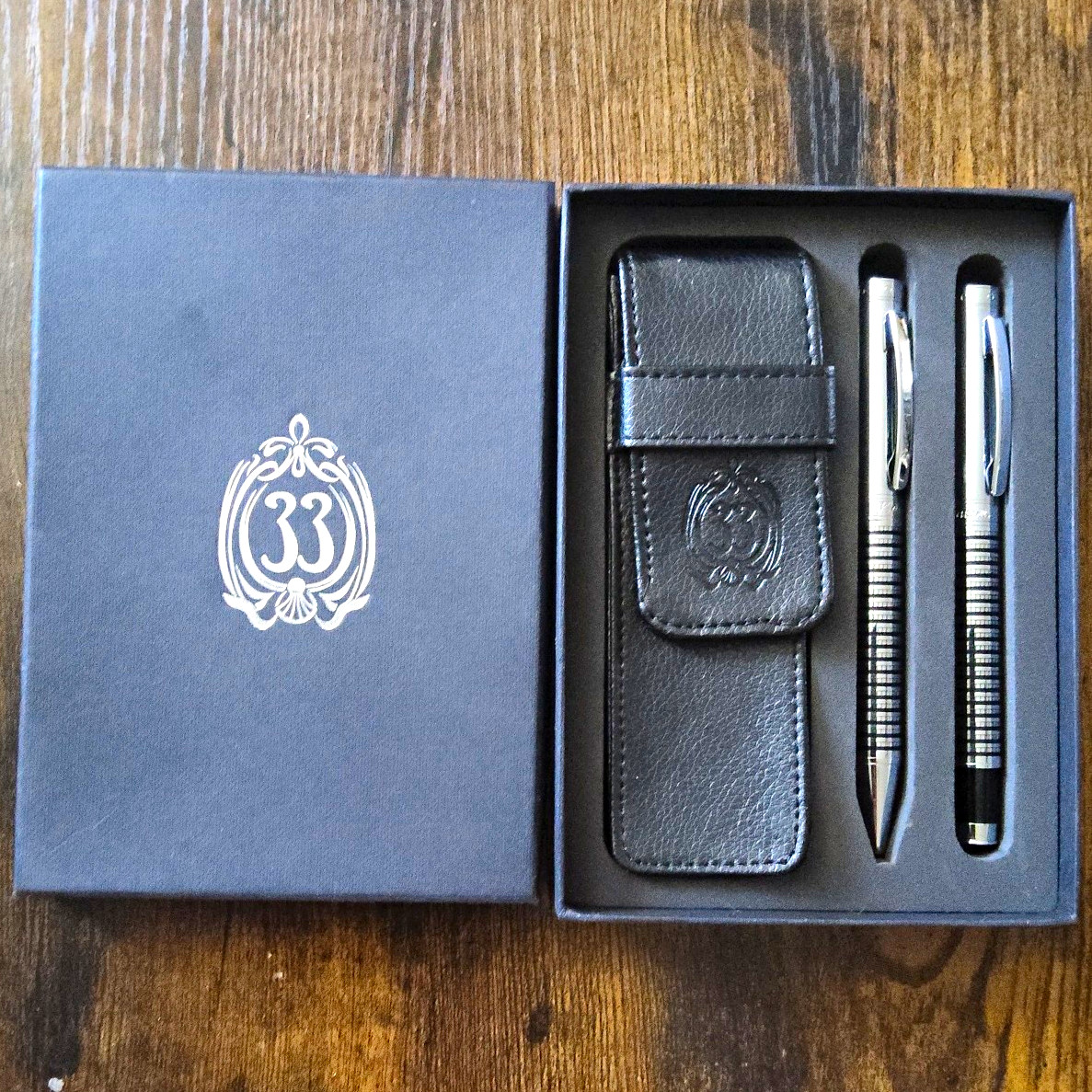 Disneyland Club 33 Vintage Metal 2-Piece Ballpoint & Rollerball Pen Set Disneyland Club 33 Vintage Metal 2-Piece Ballpoint & Rollerball Pen Set