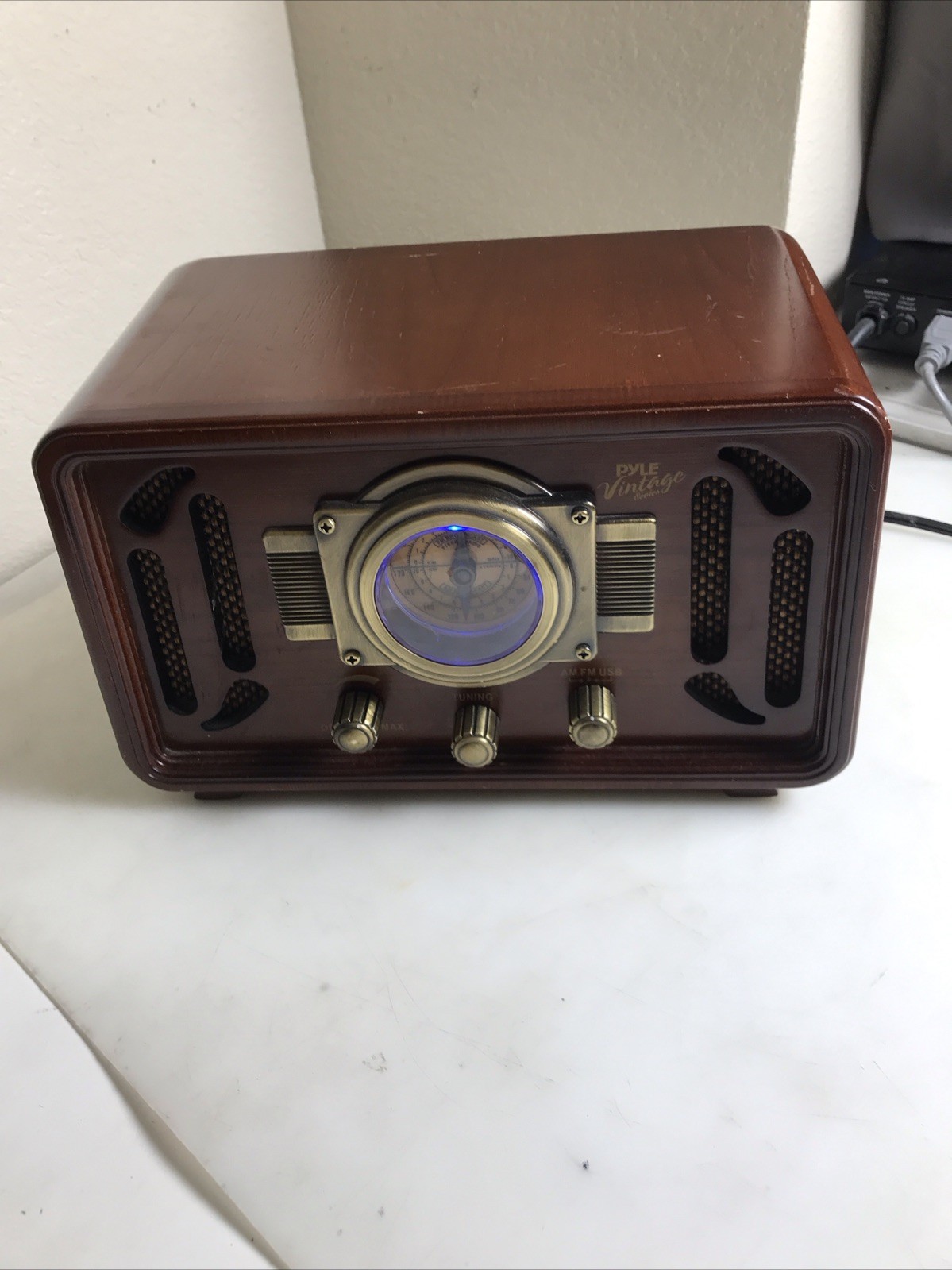 Radio Pyle PUNP34BT AM FM USB Retro Wood Speaker Classic Style Bluetooth Radio Pyle PUNP34BT AM FM USB Retro Wood Speaker Classic Style Bluetooth