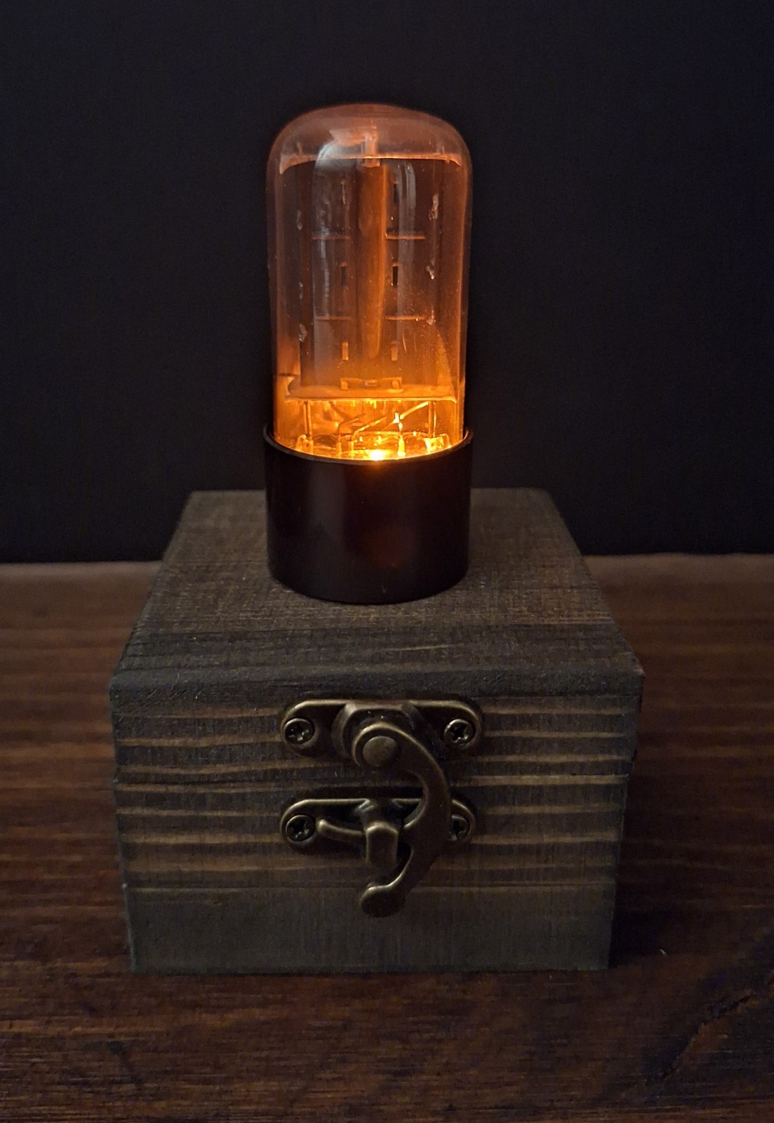 Old Vintage Radio Lighted Vacuum Tube - Novelty Night Light / LED Amp Desk Lamp Old Vintage Radio Lighted Vacuum Tube - Novelty Night Light / LED Amp Desk Lamp