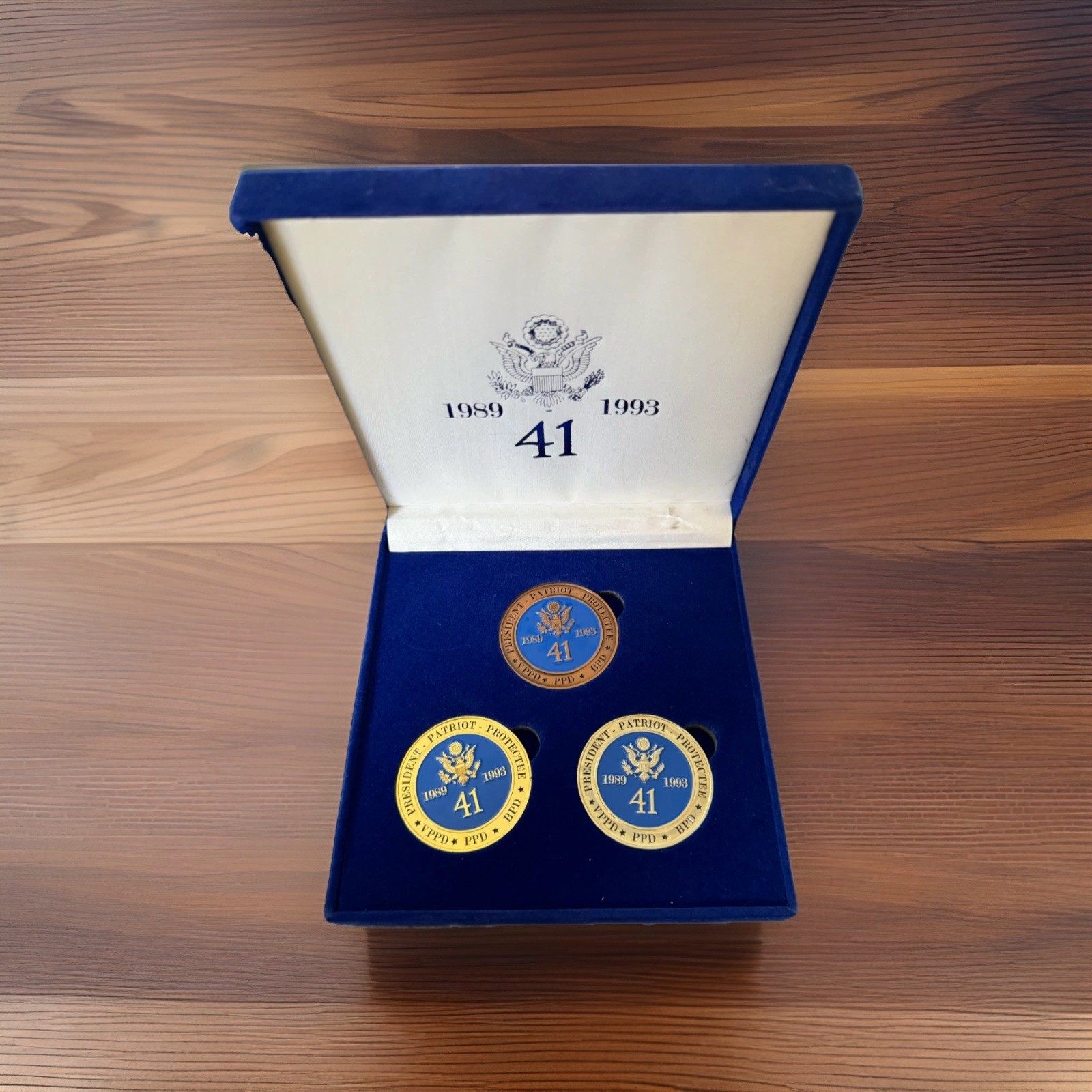 President George H.W. Bush Challenge Coin Set (3) with Display Box (Rare) President George H.W. Bush Challenge Coin Set (3) with Display Box (Rare)