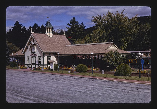 Photo:North Woodstock New Hampshire Clark\'s Trading Post 1995