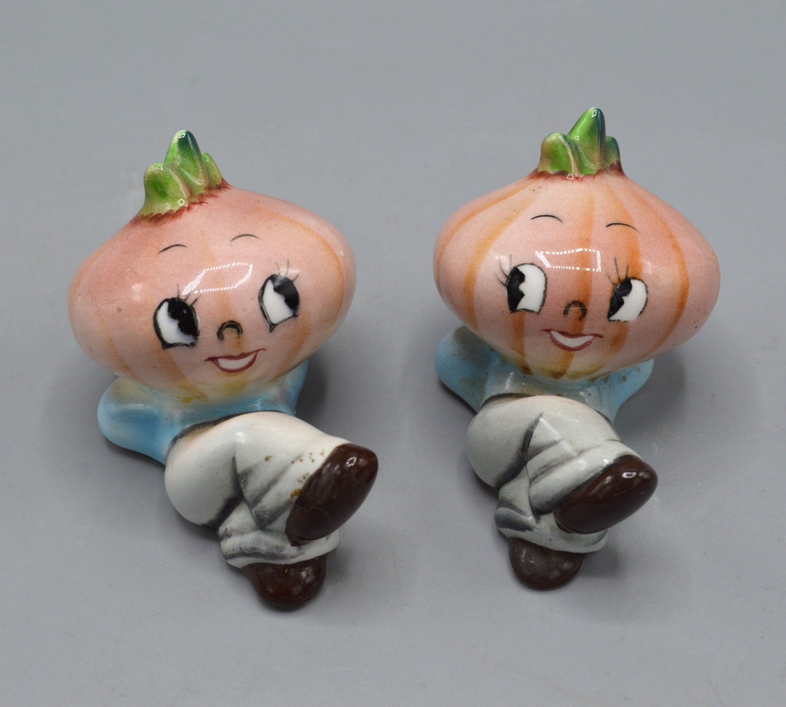 Vintage 1950's Anthropomorphic Onion Head Salt & Pepper Shakers w/Corks Vintage 1950's Anthropomorphic Onion Head Salt & Pepper Shakers w/Corks
