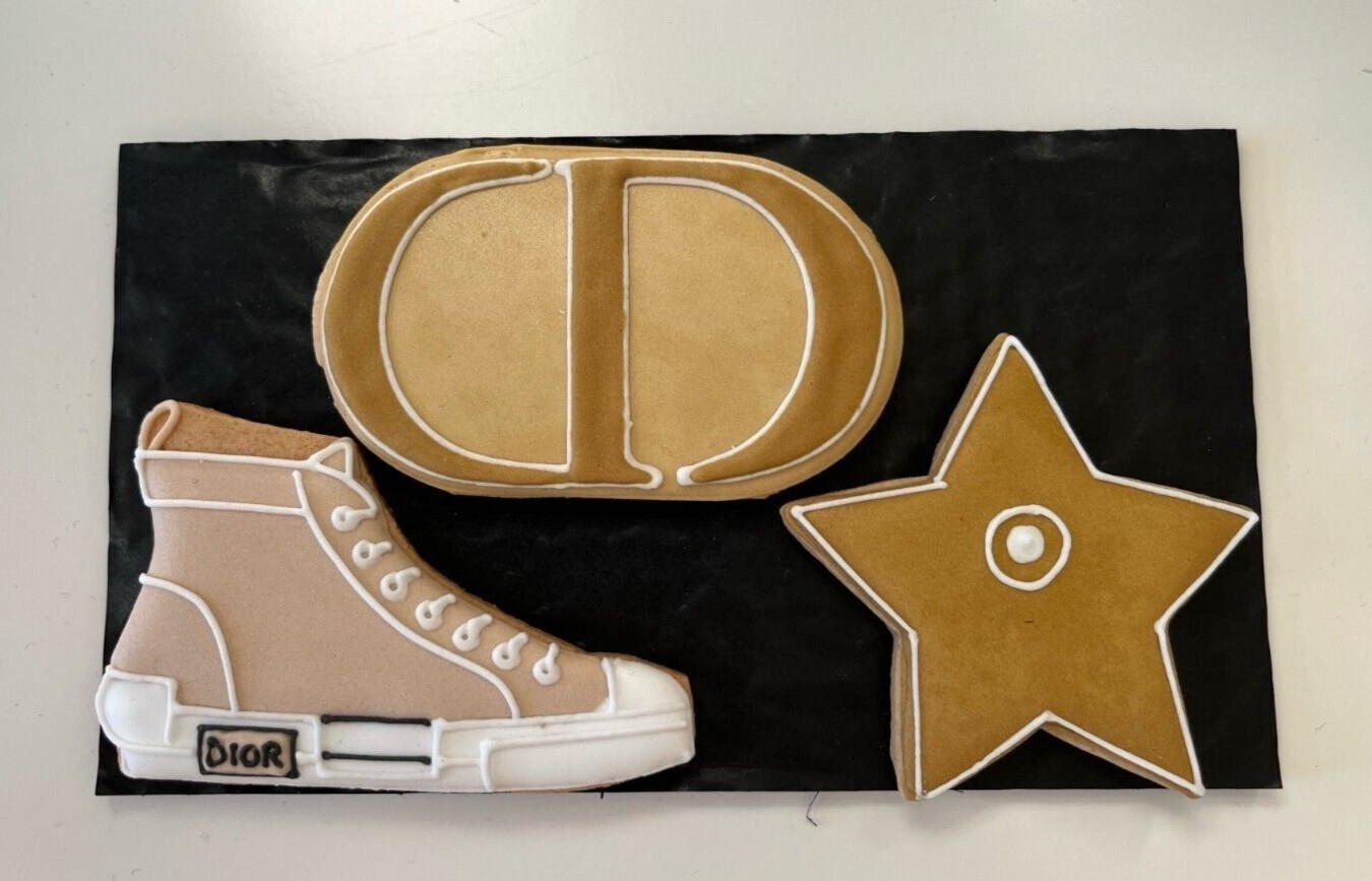 DIOR LIMITED EDITION Gingerbread Iced Biscuits (Harrods 2023) DIOR LIMITED EDITION Gingerbread Iced Biscuits (Harrods 2023)