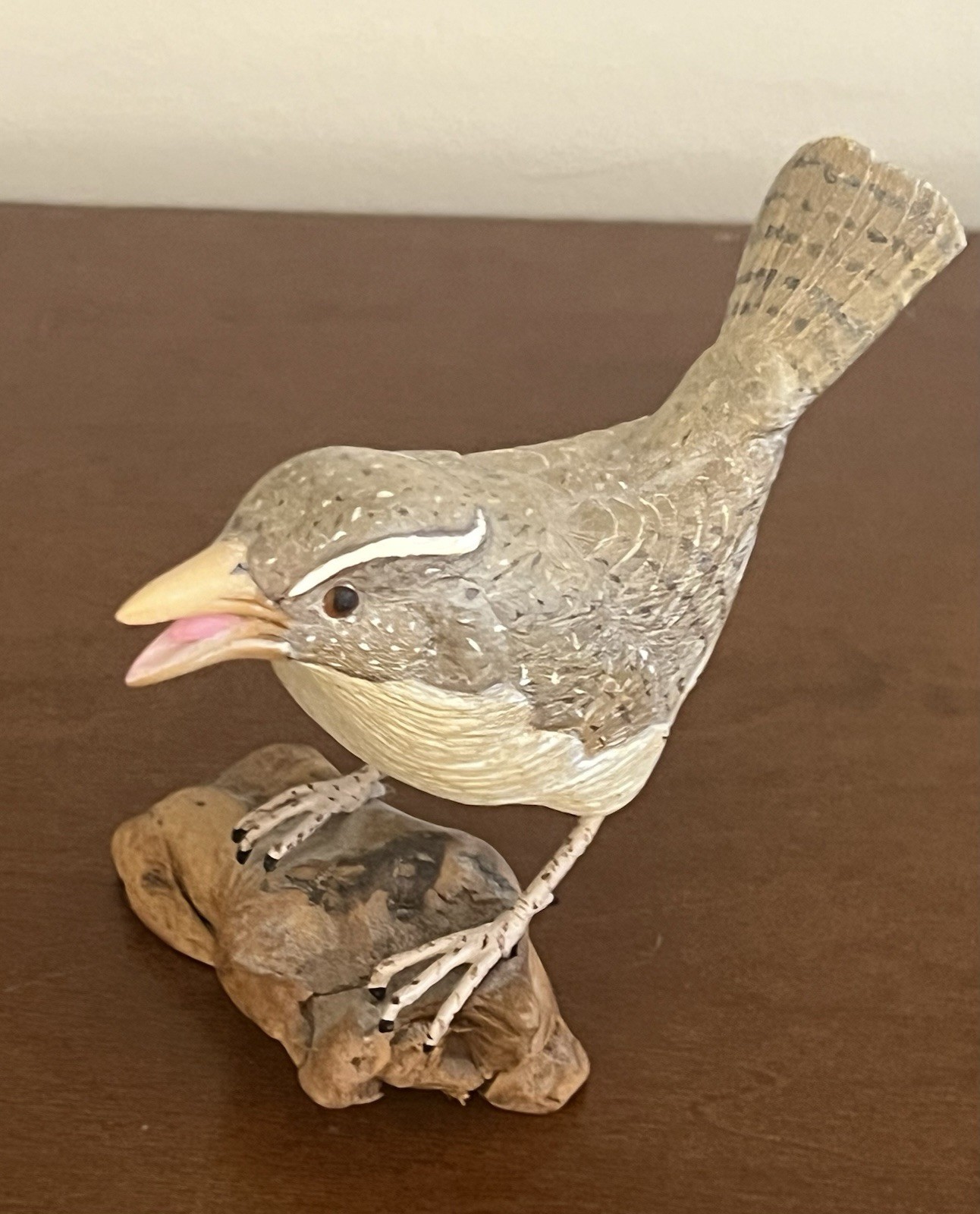 Hand Carved 1994 White-Throated Sparrow Bird Figurine Signed & Hand Painted Hand Carved 1994 White-Throated Sparrow Bird Figurine Signed & Hand Painted