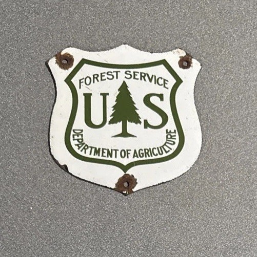 VINTAGE US FOREST SMOKEY BEAR BADGE PORCELAIN SIGN CAR GAS MOTORCYCLE OIL TRUCK VINTAGE US FOREST SMOKEY BEAR BADGE PORCELAIN SIGN CAR GAS MOTORCYCLE OIL TRUCK