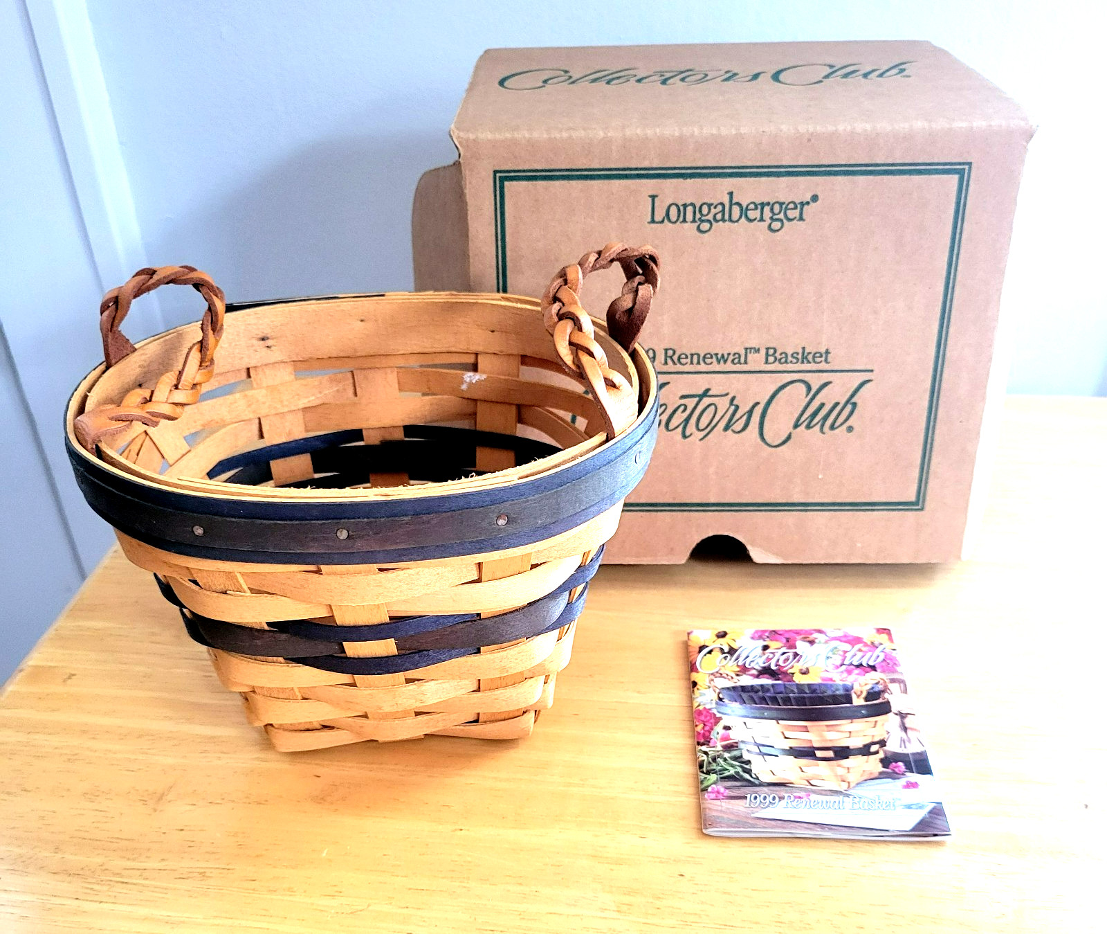 Longaberger 1999 Collector's Club Renewal Basket NIB Longaberger 1999 Collector's Club Renewal Basket NIB