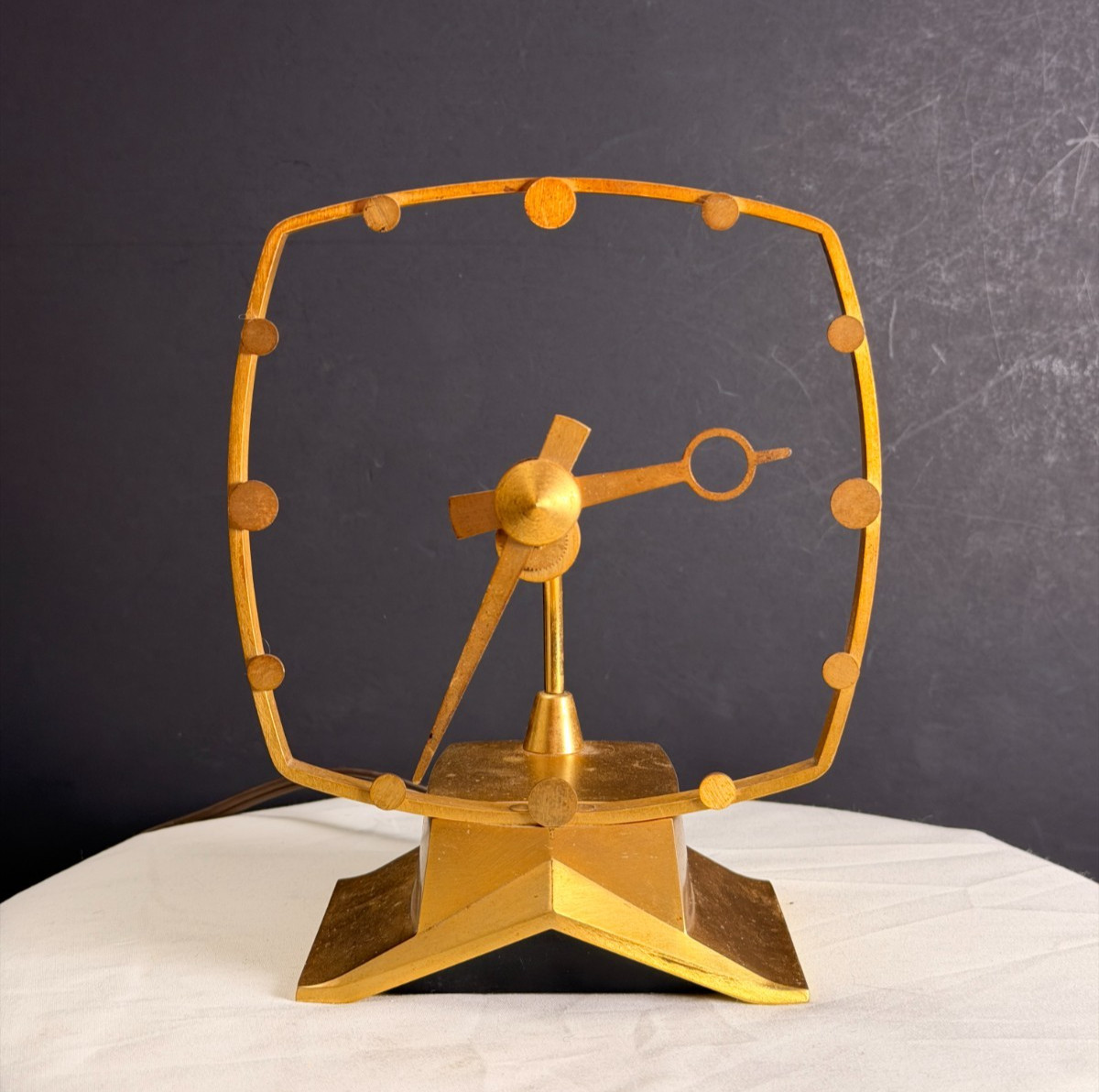 Vintage 1950s Jefferson Golden Secret Electric Clock