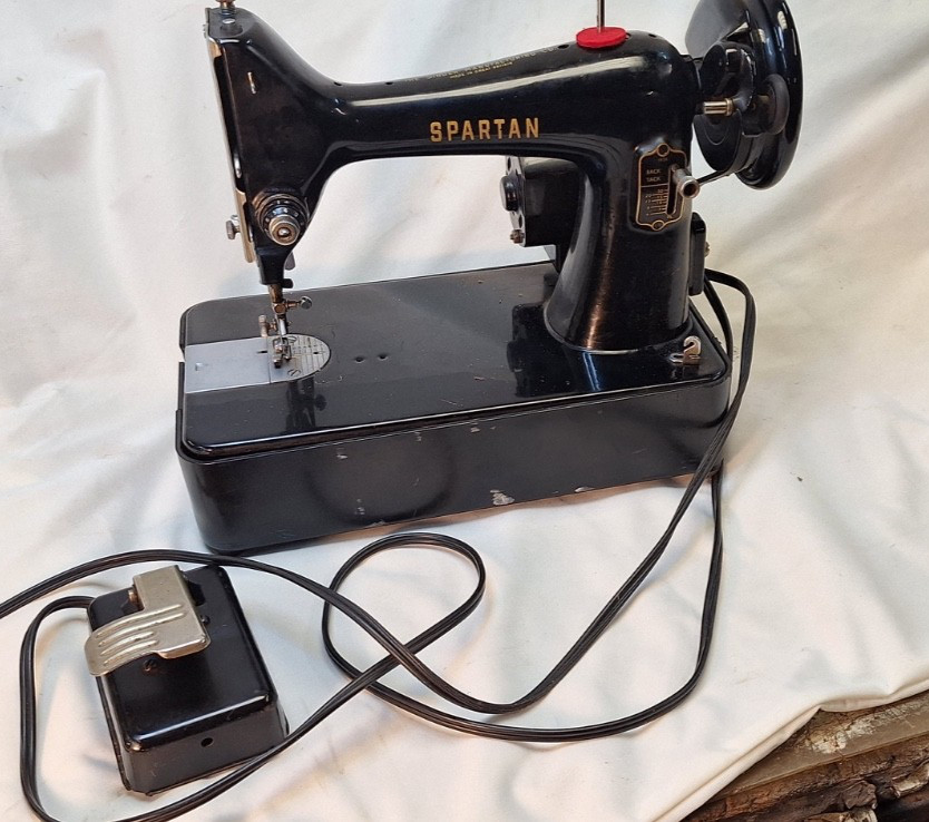 Vtg. Singer Simanco Spartan 192K Sewing Machine Simanco RFJ 98Working Vtg. Singer Simanco Spartan 192K Sewing Machine Simanco RFJ 98Working