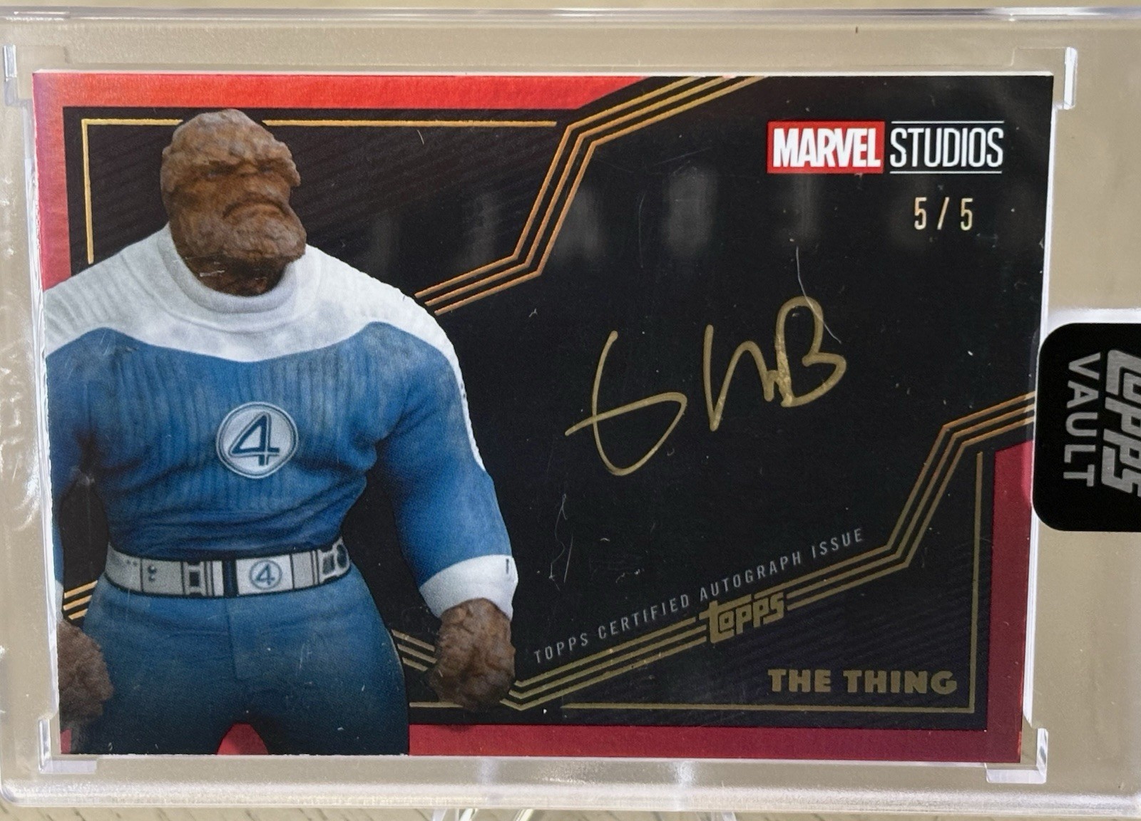 2026 Topps Marvel Vault Gold Laced Auto Ebon Moss-Bachrach The Thing 5/5 Omega 2026 Topps Marvel Vault Gold Laced Auto Ebon Moss-Bachrach The Thing 5/5 Omega