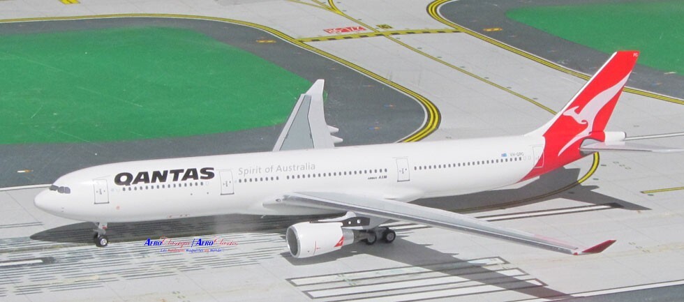 Aeroclassics ACVHQPG Qantas Airways A330-300 VH-QPG Diecast 1/400 Model Airplane