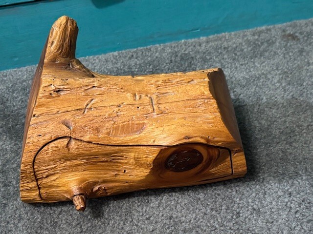 WOODEN LOG HAND MADE CARVED JEWELRY TRINKET BOX W/2 HIDDEN LINED DRAWERS SIGNED WOODEN LOG HAND MADE CARVED JEWELRY TRINKET BOX W/2 HIDDEN LINED DRAWERS SIGNED