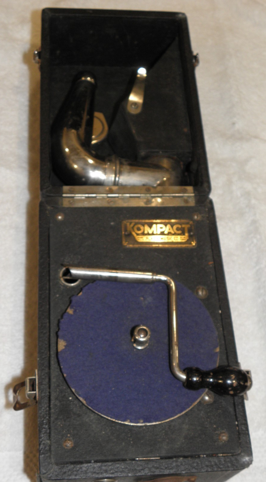 Vintage Plaza Music Co. Kompact Portable Phonograph Gramophone w/ Needles Vintage Plaza Music Co. Kompact Portable Phonograph Gramophone w/ Needles