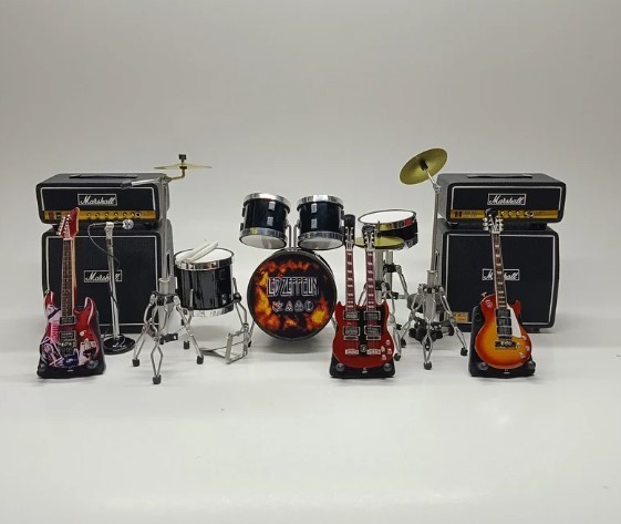 Miniature Drum Kit Black Rock Band Fire 3Guitars Mic Amplifier Display 1/12 Gift