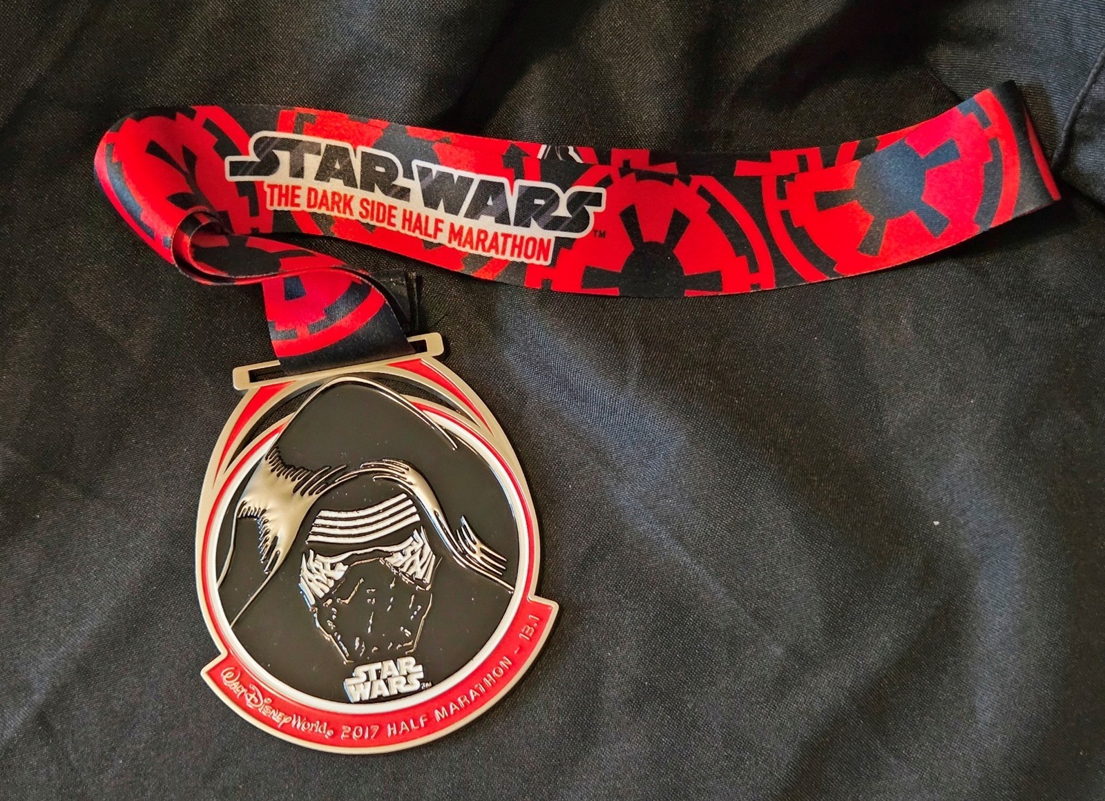 2017 RunDisney World Star Wars Dark Side Half Marathon Race Medal w/Lanyard MINT 2017 RunDisney World Star Wars Dark Side Half Marathon Race Medal w/Lanyard MINT