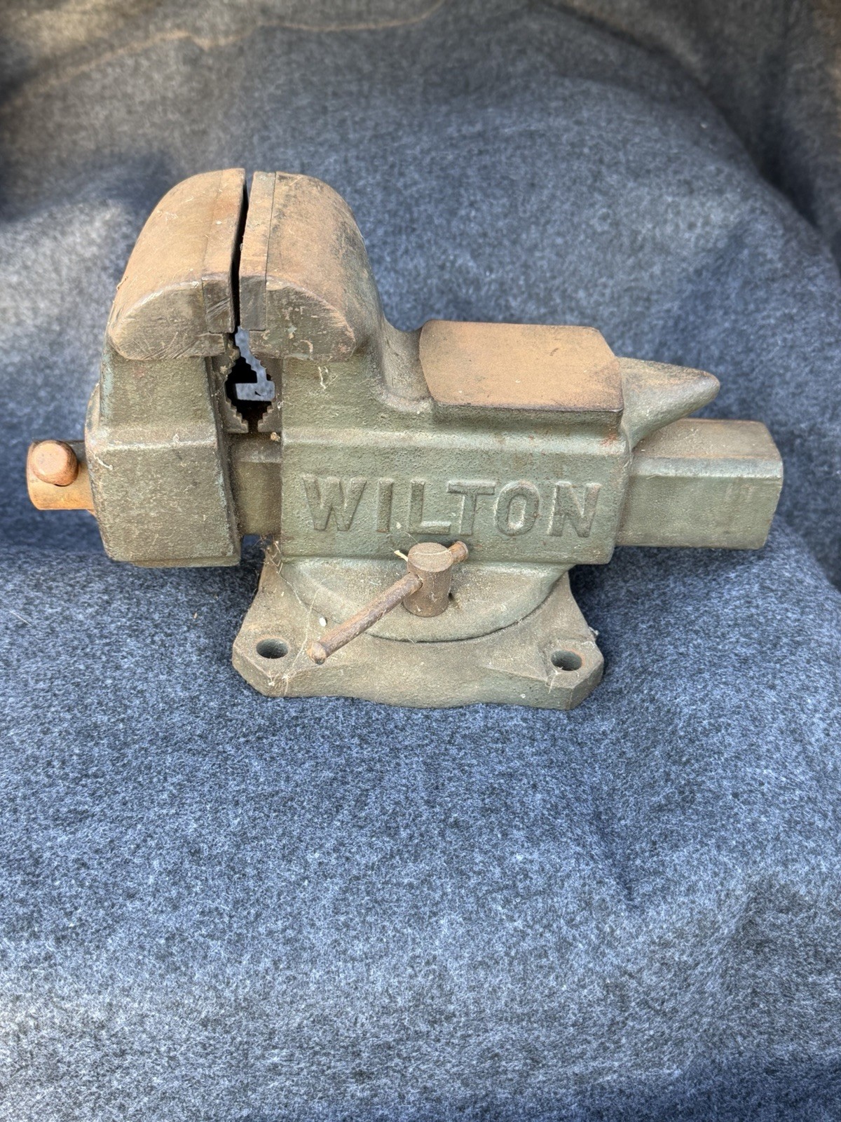 Vintage WILTON Swivel Bench Vise W/ Anvil Horn Pipe Jaws 643½ USA Made Vintage WILTON Swivel Bench Vise W/ Anvil Horn Pipe Jaws 643½ USA Made
