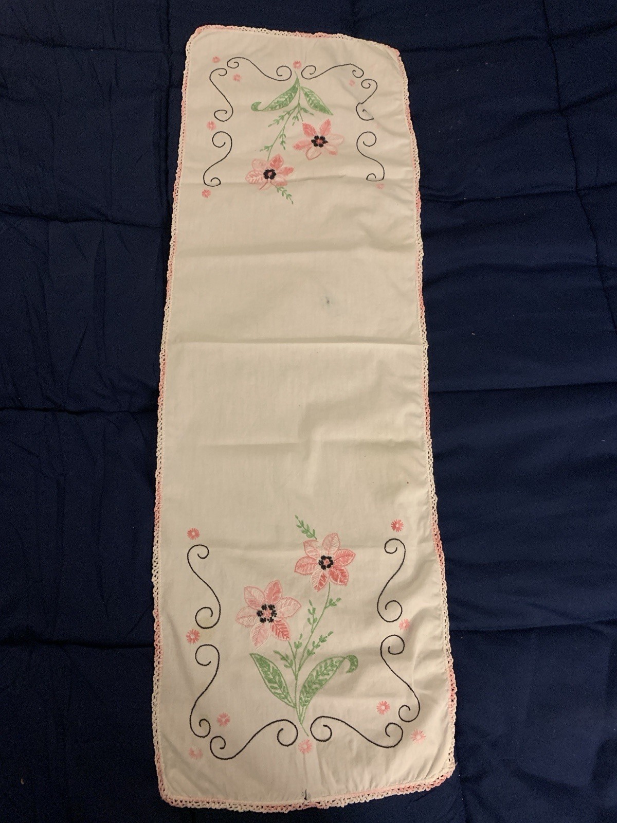 Vintage Hand Embroidered Table Runner Dresser Scarf Floral Pink Crochet Trim 37\ Vintage Hand Embroidered Table Runner Dresser Scarf Floral Pink Crochet Trim 37\