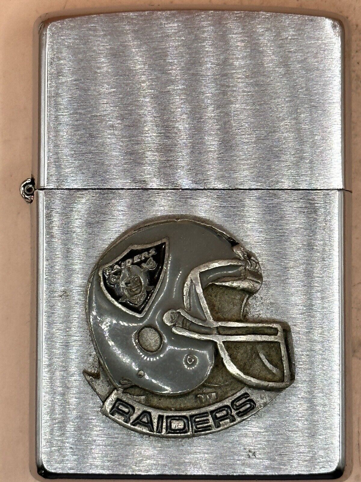 Vintage 1998 Oakland Raiders Emblem Chrome Zippo Lighter