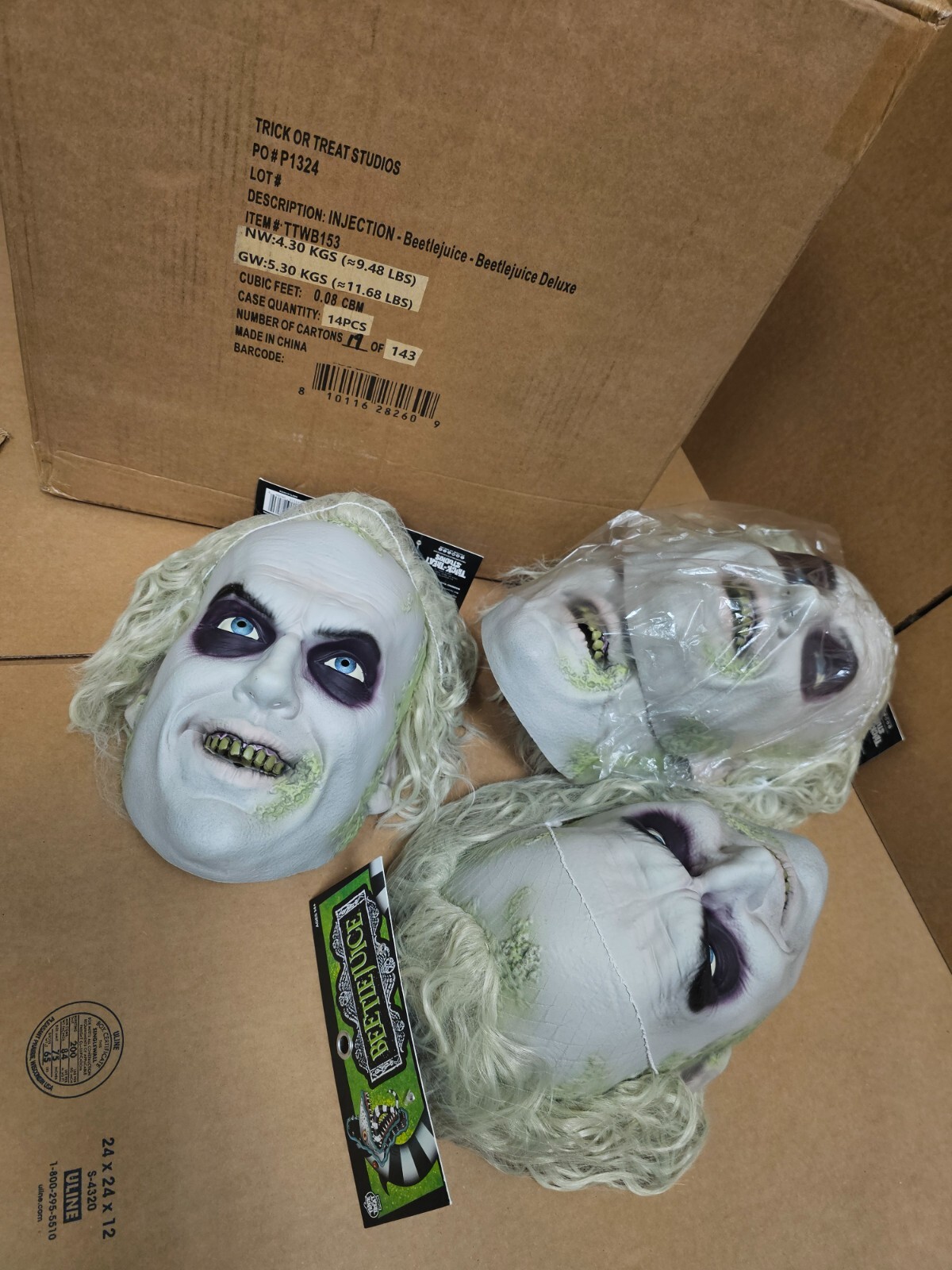 Quantity 1 - NEW Beetlejuice Deluxe Injection Mask Trick or Treat Studios Quantity 1 - NEW Beetlejuice Deluxe Injection Mask Trick or Treat Studios