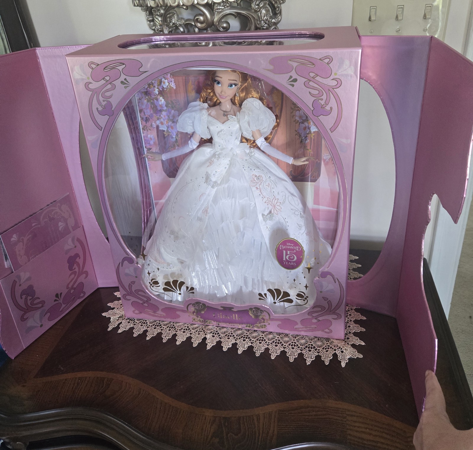 Disney Limited Edition Doll D23 Expo 2022 Enchanted Giselle 17” Wedding Doll Disney Limited Edition Doll D23 Expo 2022 Enchanted Giselle 17” Wedding Doll