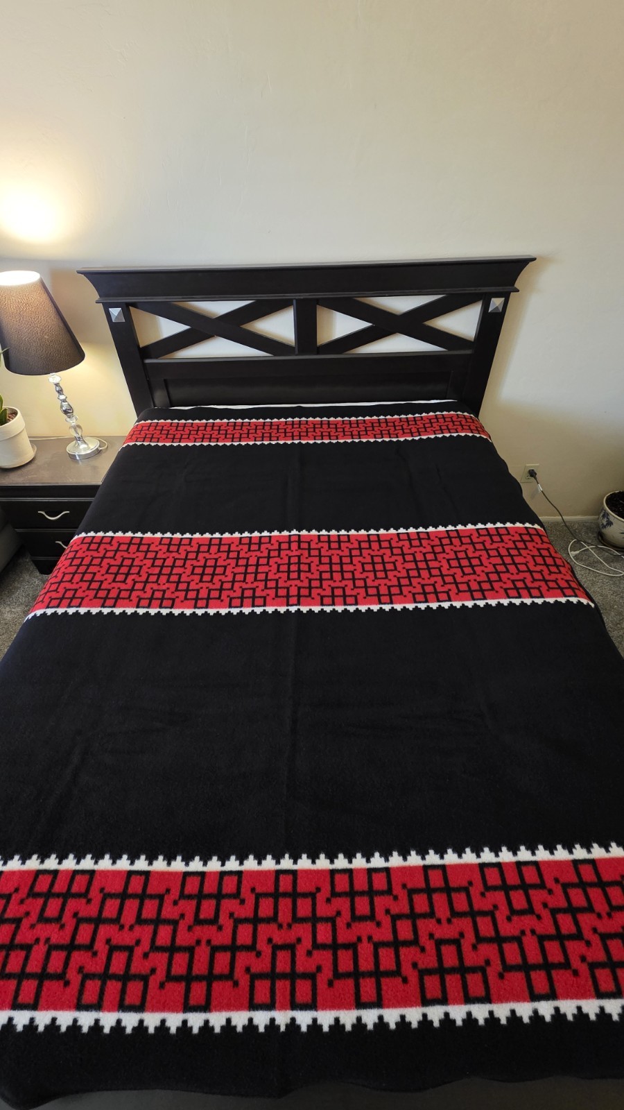 Pendleton Pueblo Manta Wool Blanket Twin Robe 64x80 Black Red Beaver State NWT Pendleton Pueblo Manta Wool Blanket Twin Robe 64x80 Black Red Beaver State NWT