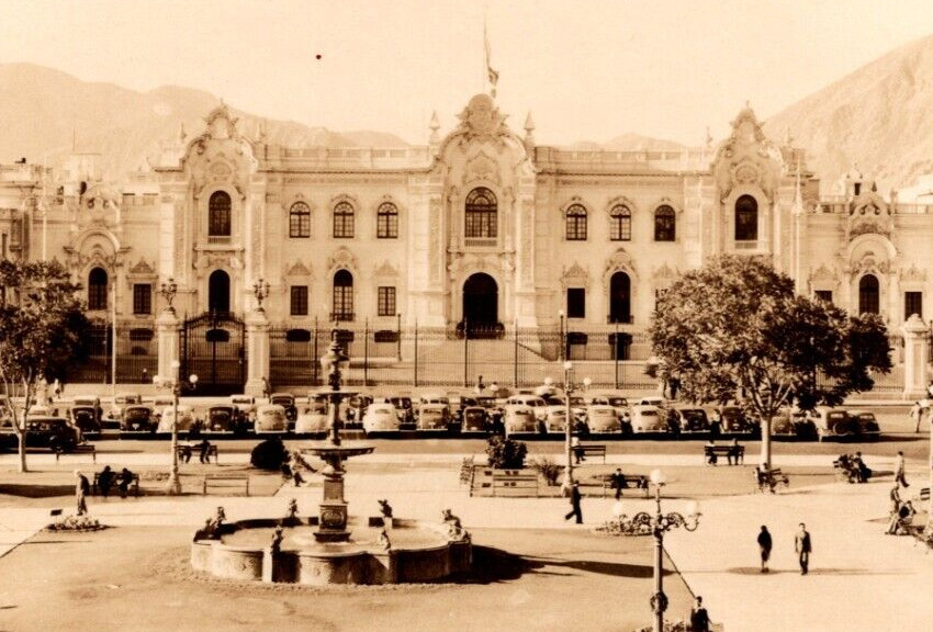 c1946 RPPC Palacio De Gobierno LIMA Peru Classic Cars & People VINTAGE Postcard c1946 RPPC Palacio De Gobierno LIMA Peru Classic Cars & People VINTAGE Postcard