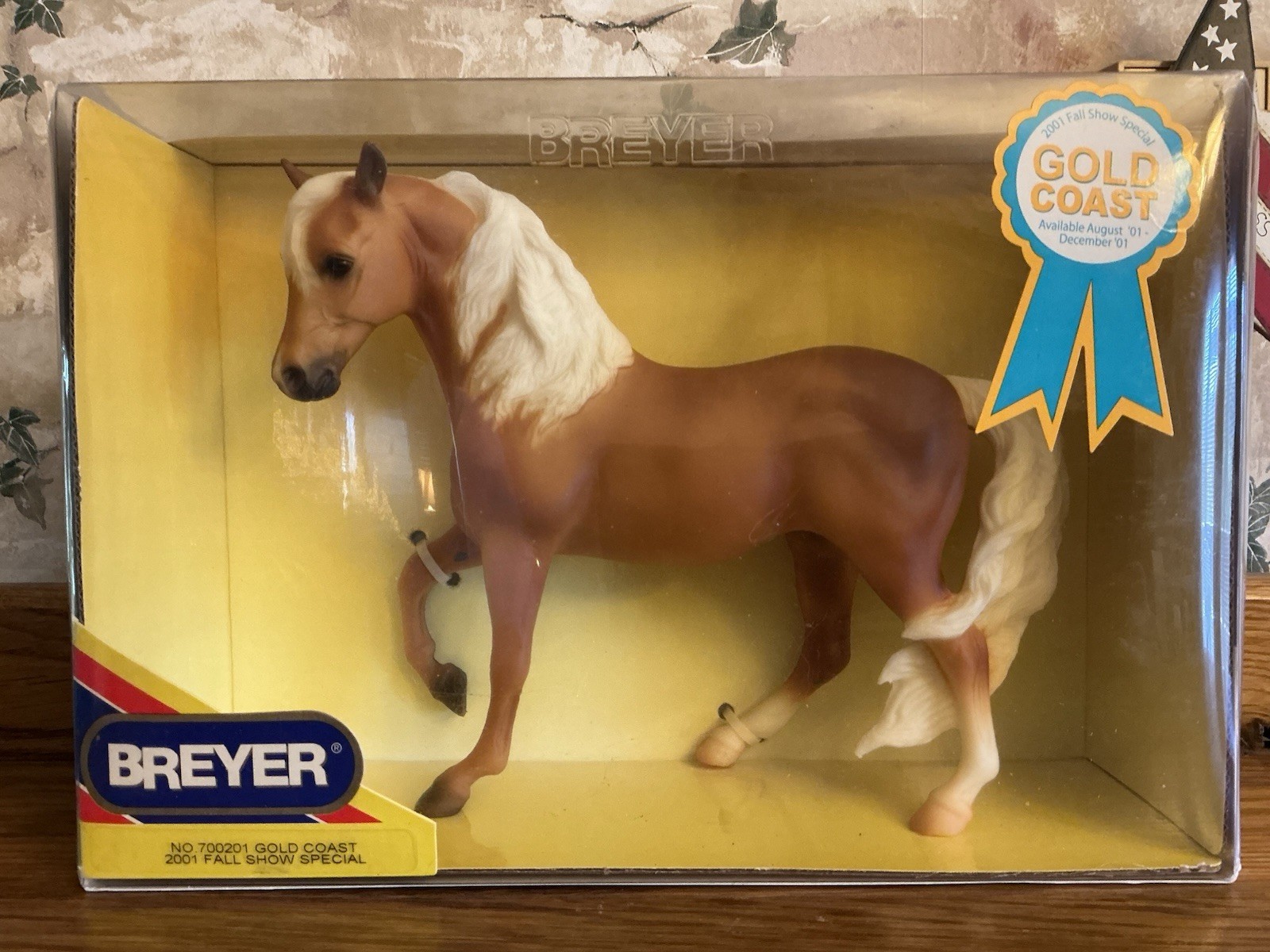 AUG-DEC 2001 Breyer #700201  Fall Show Special - GOLD COAST - Palomino MARABELLA