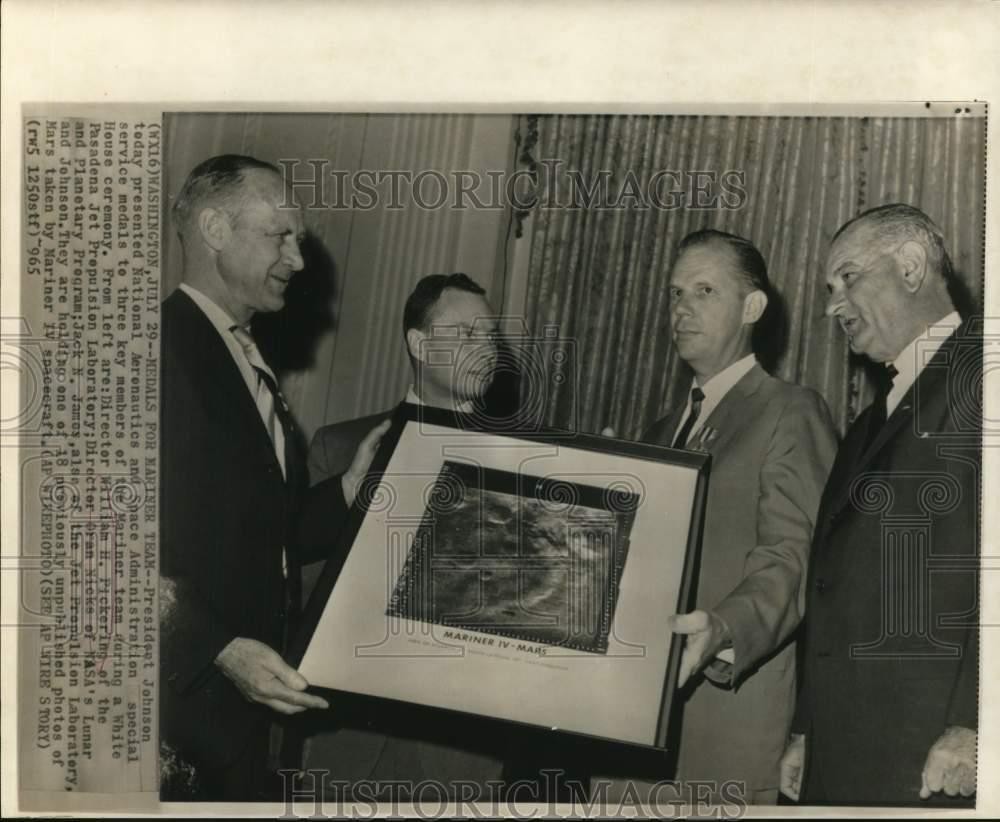 1965 Press Photo President Johnson presents service medals to NASA Members 1965 Press Photo President Johnson presents service medals to NASA Members