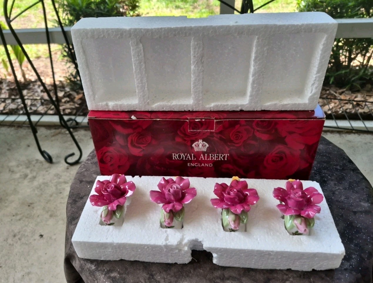 4 Vintage NIB Royal Albert Old Country Roses MCM Sculpted Napkin Rings 1962 4 Vintage NIB Royal Albert Old Country Roses MCM Sculpted Napkin Rings 1962