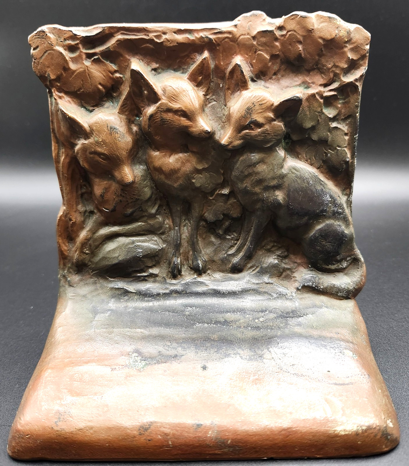 Antique W.B. # 643 USA Three Wild Fox Bronze Metal Art Statue Single Bookend Antique W.B. # 643 USA Three Wild Fox Bronze Metal Art Statue Single Bookend