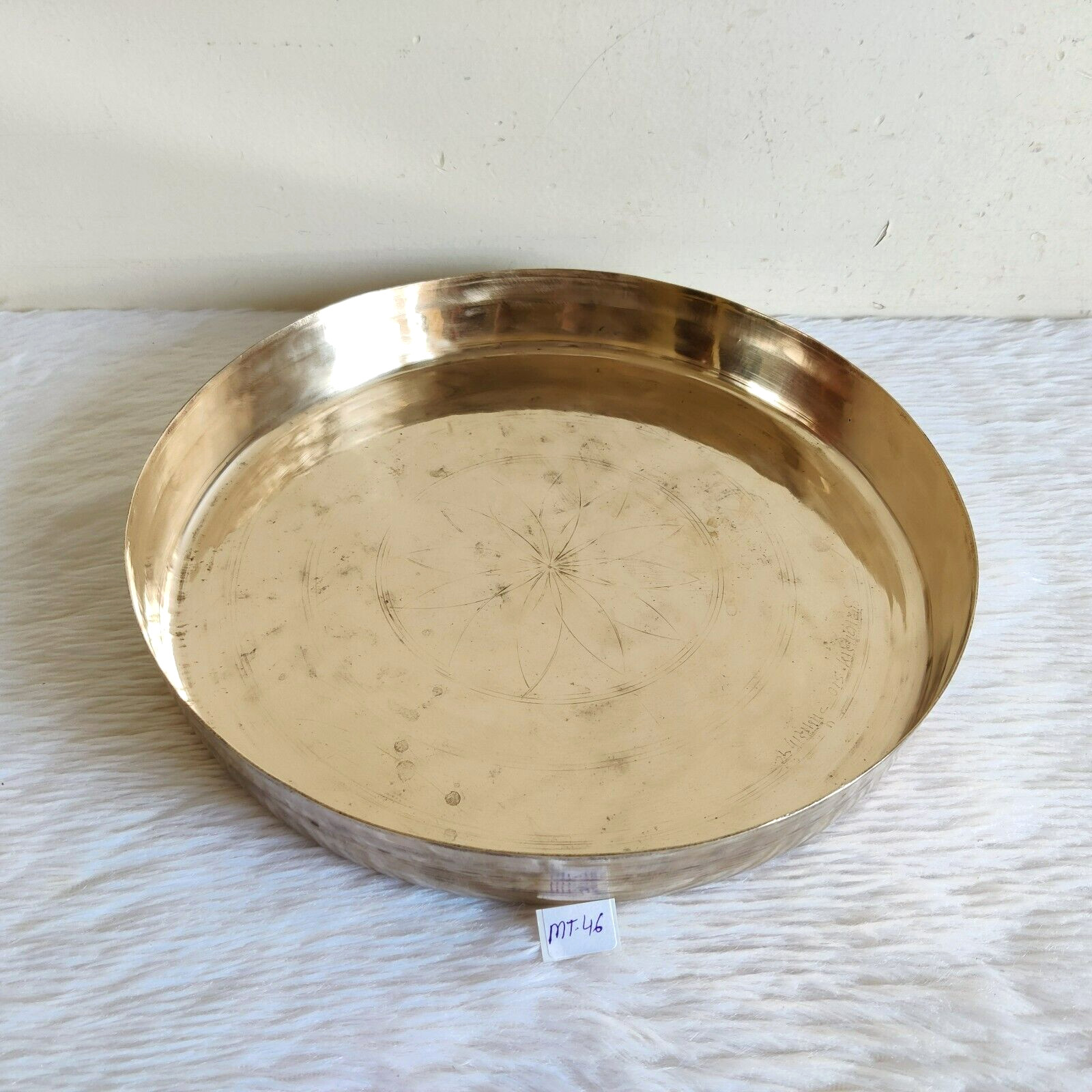 1920s Vintage Beautiful Flower Engraved Bronze Plate Kitchenware Decorative MT94 1920s Vintage Beautiful Flower Engraved Bronze Plate Kitchenware Decorative MT94