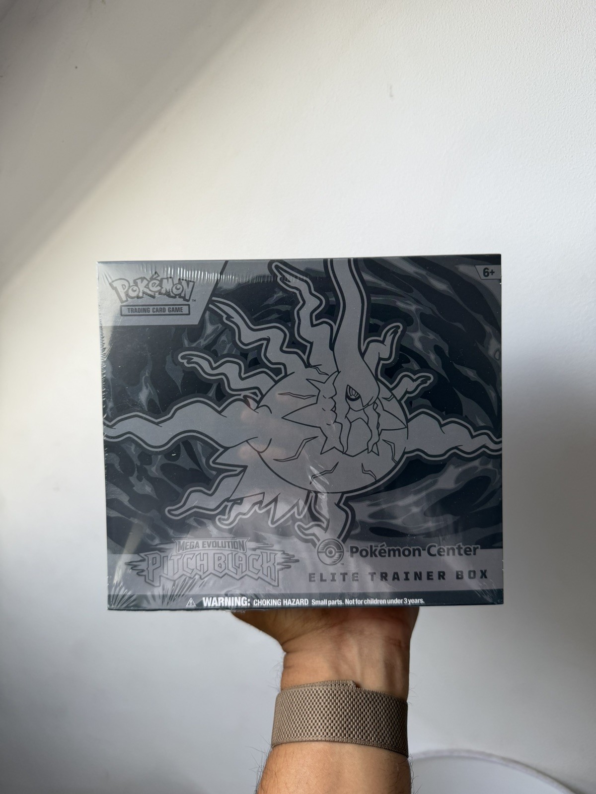 Pokemon Center Pitch Black - ETB Elite Trainer Box - Sealed - Small Rip Pokemon Center Pitch Black - ETB Elite Trainer Box - Sealed - Small Rip