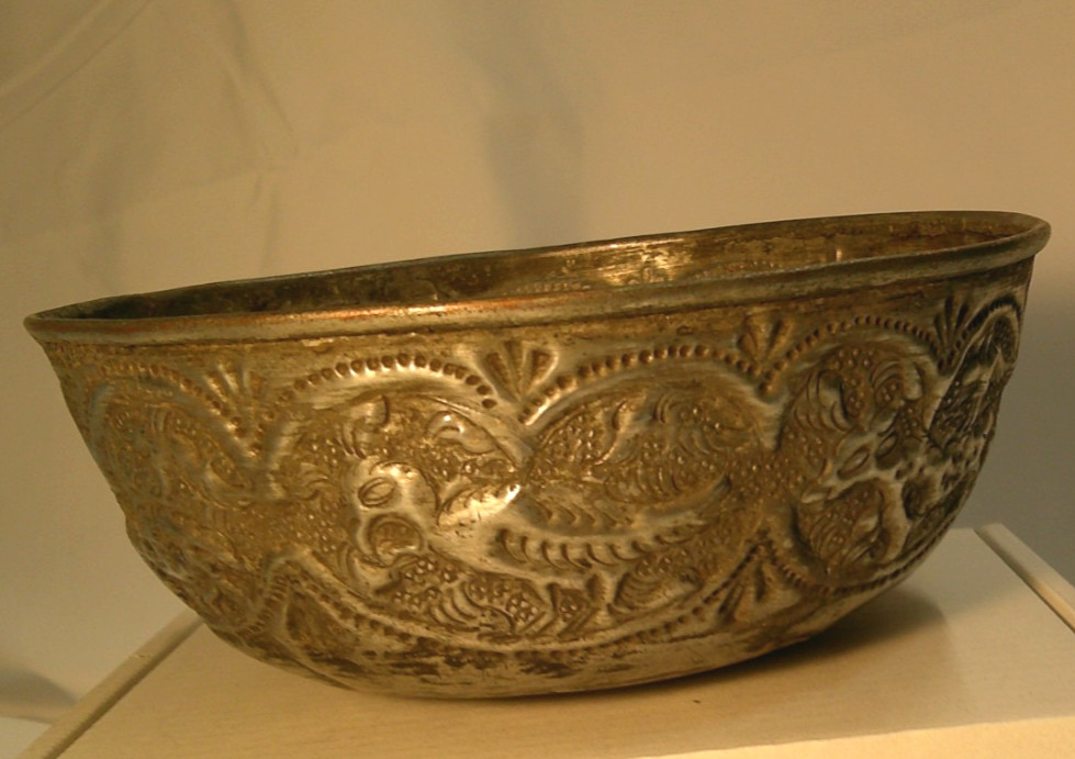 Indo-Persian Antique Copper Bowl 18th/19th Century Indo-Persian Antique Copper Bowl 18th/19th Century