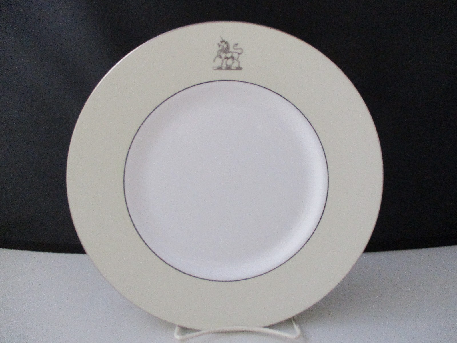 WEDGWOOD / VERA WANG ACCENT PLATE - UNICORN CHAMPAGNE- 9 WEDGWOOD / VERA WANG ACCENT PLATE - UNICORN CHAMPAGNE- 9