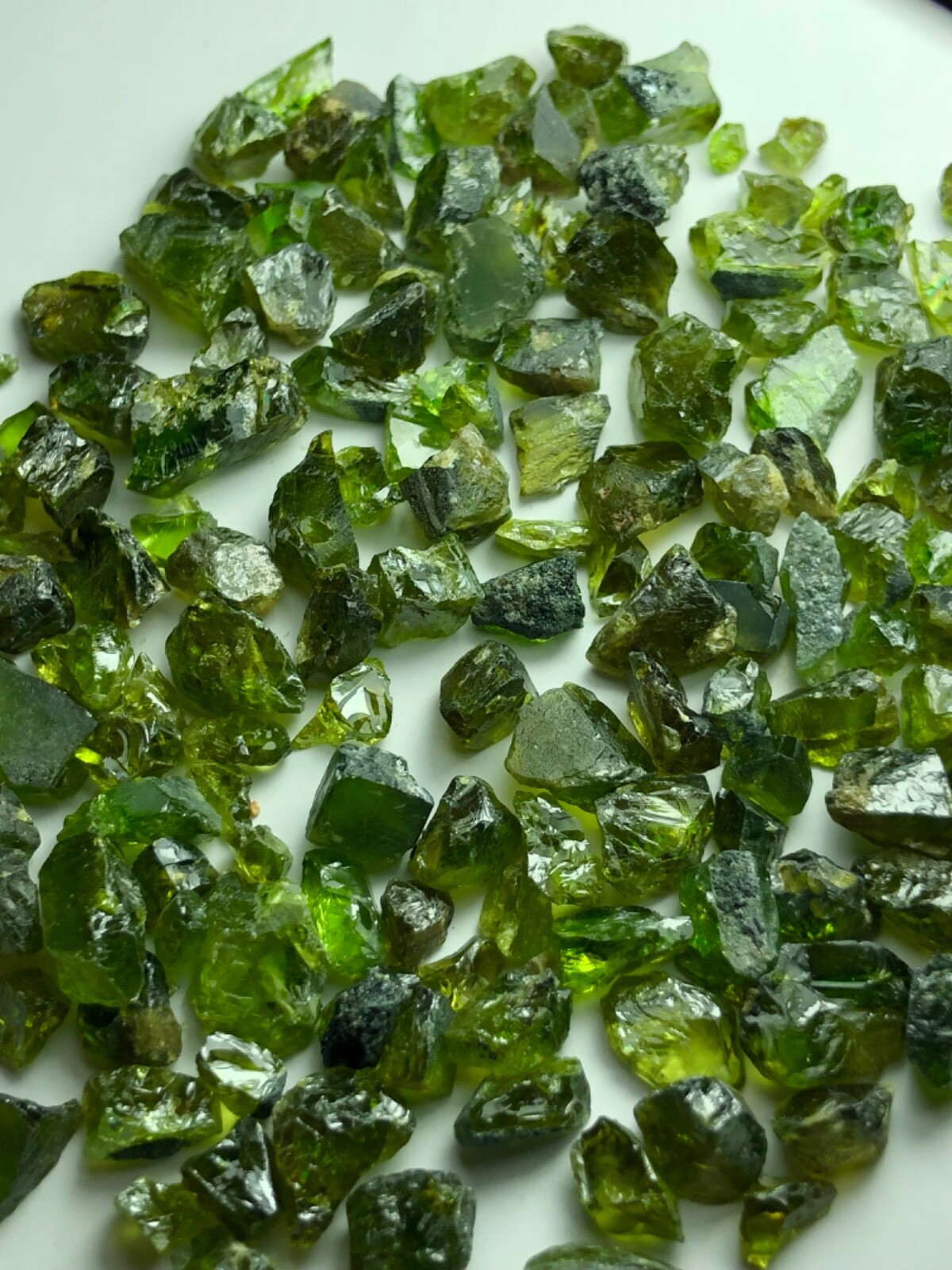 155Carat Top Quality Rough Glittering Green Sphene Facet Grade Quality @Madagaga 155Carat Top Quality Rough Glittering Green Sphene Facet Grade Quality @Madagaga